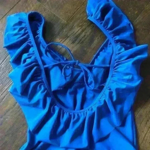 Altar’d State NWT High Cut ruffled one piece swimsuit deep scoop neck - Picture 4 of 7